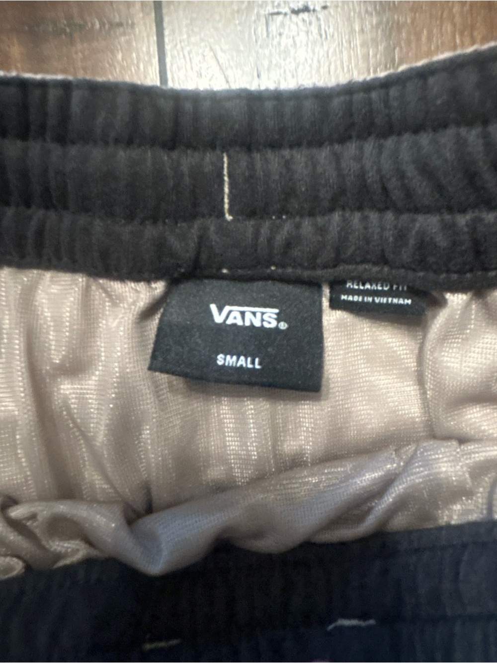Vans Black Waistband Light Beige Lined Shorts - Picture 2 of 7